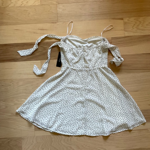*NWT* Lulu’s white & black dot print “Twirl Me Around” Off Shoulder Skater Dress - Picture 9 of 15